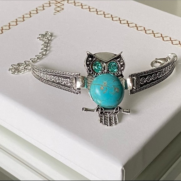 Bohemian Vintage Style Turquoise Delicate Carving Bracelet
womens fashion - Picture 6 of 6